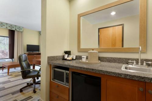 Hampton Inn & Suites Birmingham Airport Area