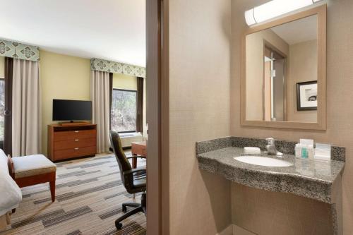 Hampton Inn & Suites Birmingham Airport Area