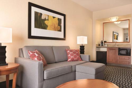 Hilton Garden Inn Akron-Canton Airport - image 9