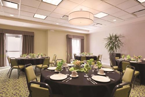 Hilton Garden Inn Akron-Canton Airport - image 13