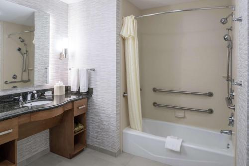 Homewood Suites by Hilton Cedar Rapids-North - image 11