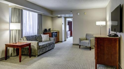 Embassy Suites Cincinnati - RiverCenter - image 10