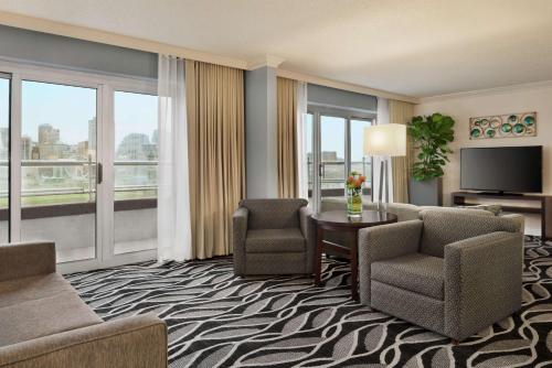 Embassy Suites Cincinnati - RiverCenter - image 14