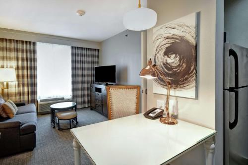 Homewood Suites by Hilton Dallas Arlington South