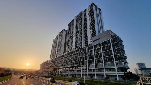 Netizen #MRT#Cheras#C180#3bedRooms#KLCC View#9PersonStay