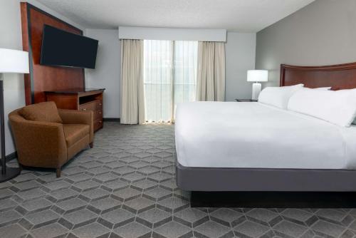 Embassy Suites Dallas - Park Central Area - image 10