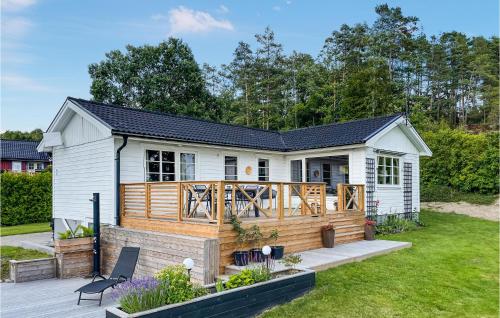 Nice Home In Brastad With 2 Bedrooms And Wifi