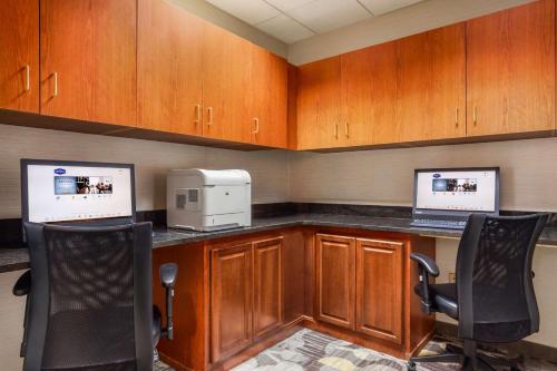 Hampton Inn & Suites Denver-Cherry Creek - image 12