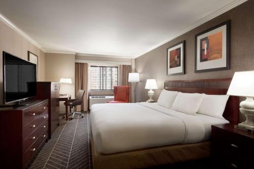 Hilton Arlington Room Type - Executive King Room