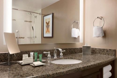 Hilton Arlington - image 10