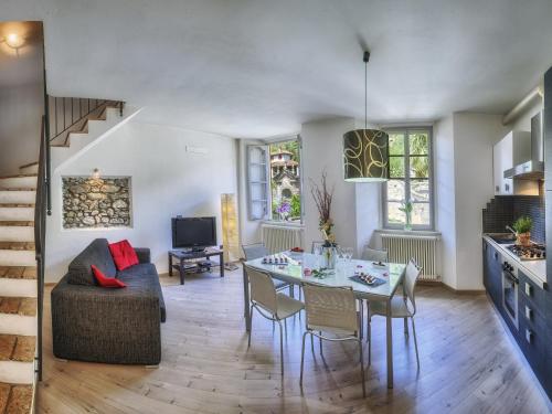2 bedrooms, 4 beds