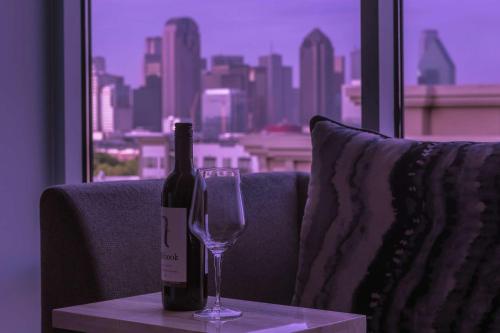 King Room with City View image 3