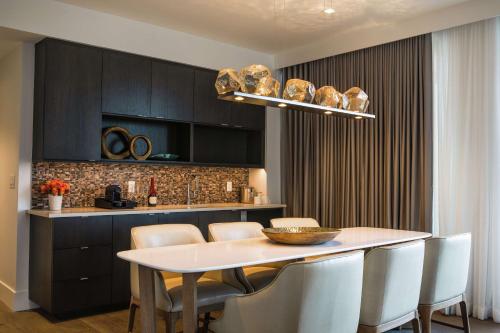 Kitchen, Canopy by Hilton Dallas - Uptown in Uptown