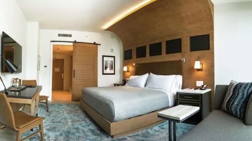 King Room image 4