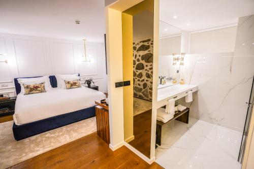 Deluxe Room with Balcony