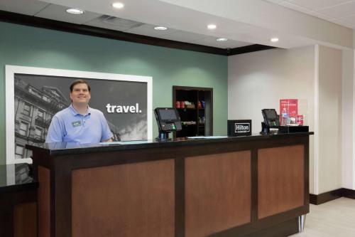 Lobby, Hampton Inn & Suites Wheeling-The Highlands in Triadelphia (WV)