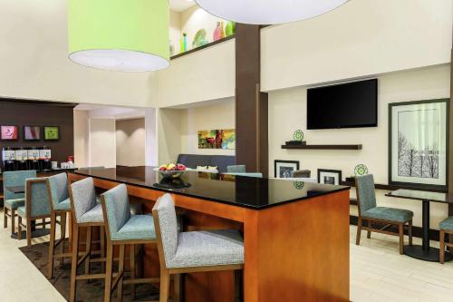Hampton Inn & Suites Wheeling - The Highlands in Triadelphia, USA