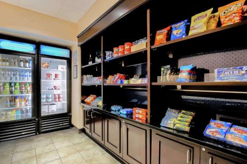 Hampton Inn & Suites Wheeling - The Highlands - image 11