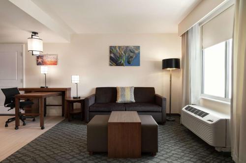 1 king bed, 1 sofa bed