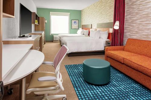 Queen Suite with Two Queen Beds - Mobility Accessible/Non-Smoking