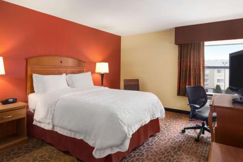 Hampton Inn Wichita-East - image 11