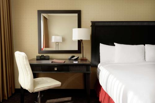 DoubleTree by Hilton Hotel Los Angeles Downtown Room Type - One-Bedroom Suite