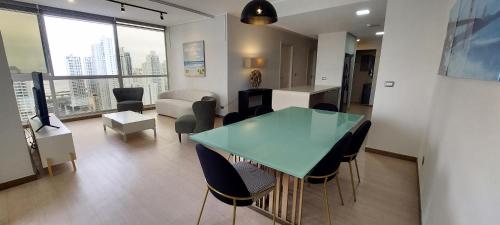 Three-Bedroom Apartment room in Impressive Ocean View Apartment - PH Quartier Del Mar