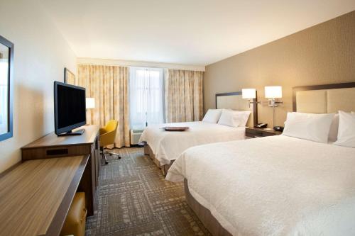 Hampton Inn & Suites - Minneapolis/Downtown - image 11