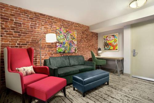 One-Bedroom King Suite image 2