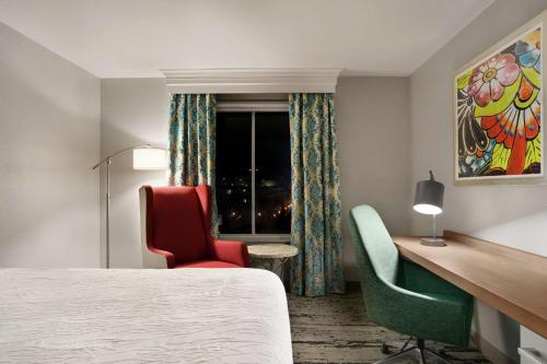 Queen Room with Two Queen Beds image 2