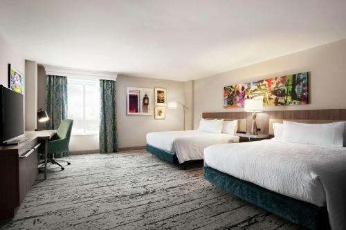 Queen Room with Two Queen Beds - Mobility and Hearing Access image 2