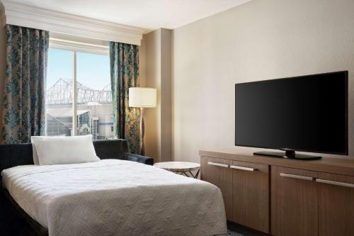 One-Bedroom King Suite image 4