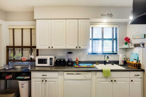 Coastal Retreat with Pool Access about 3 Miles to Beach! - image 14