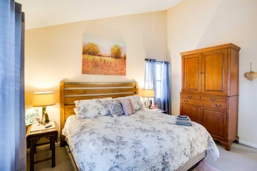 Coastal Retreat with Pool Access about 3 Miles to Beach! - image 12