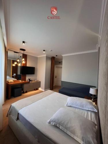 . Hotel Castel