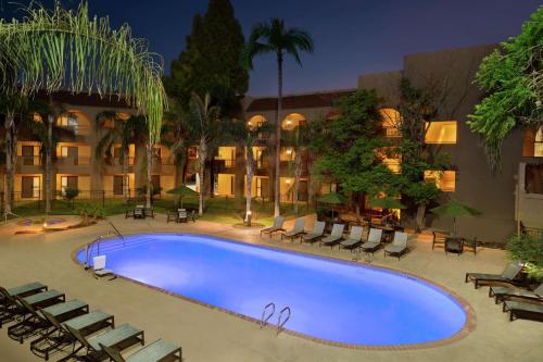 Embassy Suites by Hilton Phoenix Tempe - Hotel