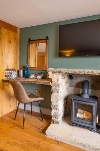 The World Famous Tan Hill Inn - image 5