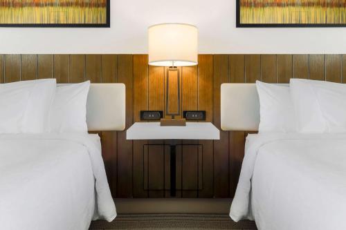 2 queen beds