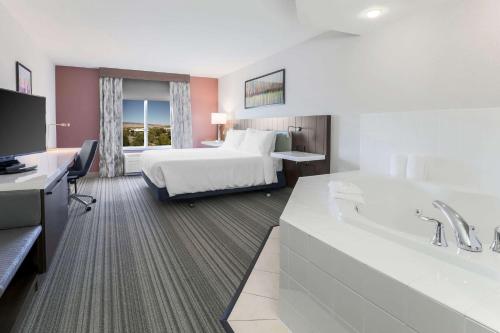 Hilton Garden Inn Reno - image 7