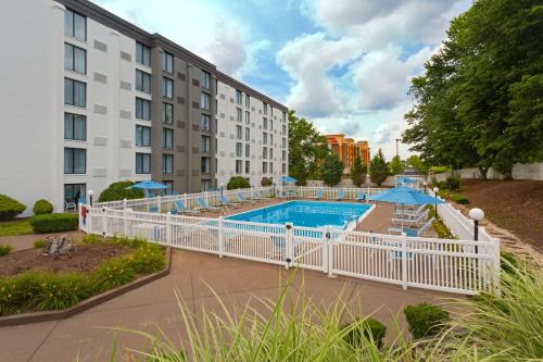 DoubleTree by Hilton Pittsburgh - Meadow Lands - image 9