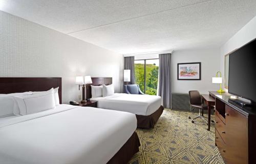 DoubleTree By Hilton Hotel Pittsburgh-Meadow Lands