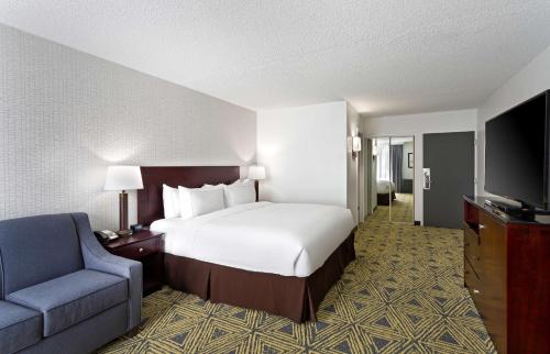 DoubleTree By Hilton Hotel Pittsburgh-Meadow Lands