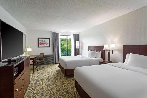 DoubleTree by Hilton Pittsburgh - Meadow Lands