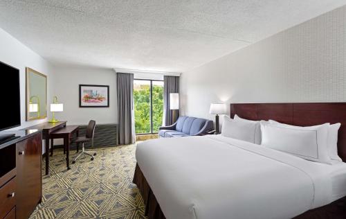 DoubleTree by Hilton Pittsburgh - Meadow Lands