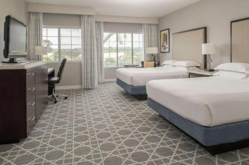 2 queen beds