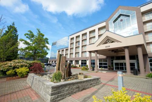 Embassy Suites by Hilton Seattle Bellevue - Hotel