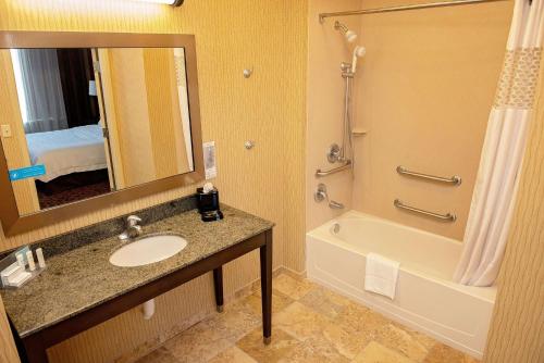 Hampton Inn & Suites Bradenton - image 10