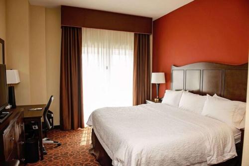 Hampton Inn & Suites Bradenton - image 2