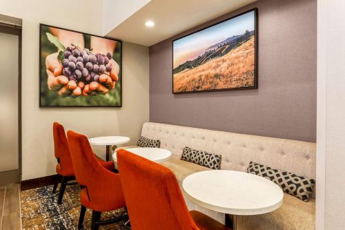 Lobby, Hampton Inn & Suites Windsor - Sonoma Wine Country in Windsor (CA)