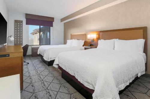2 queen beds